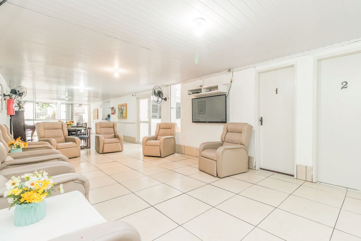 Sala de convivência com poltronas