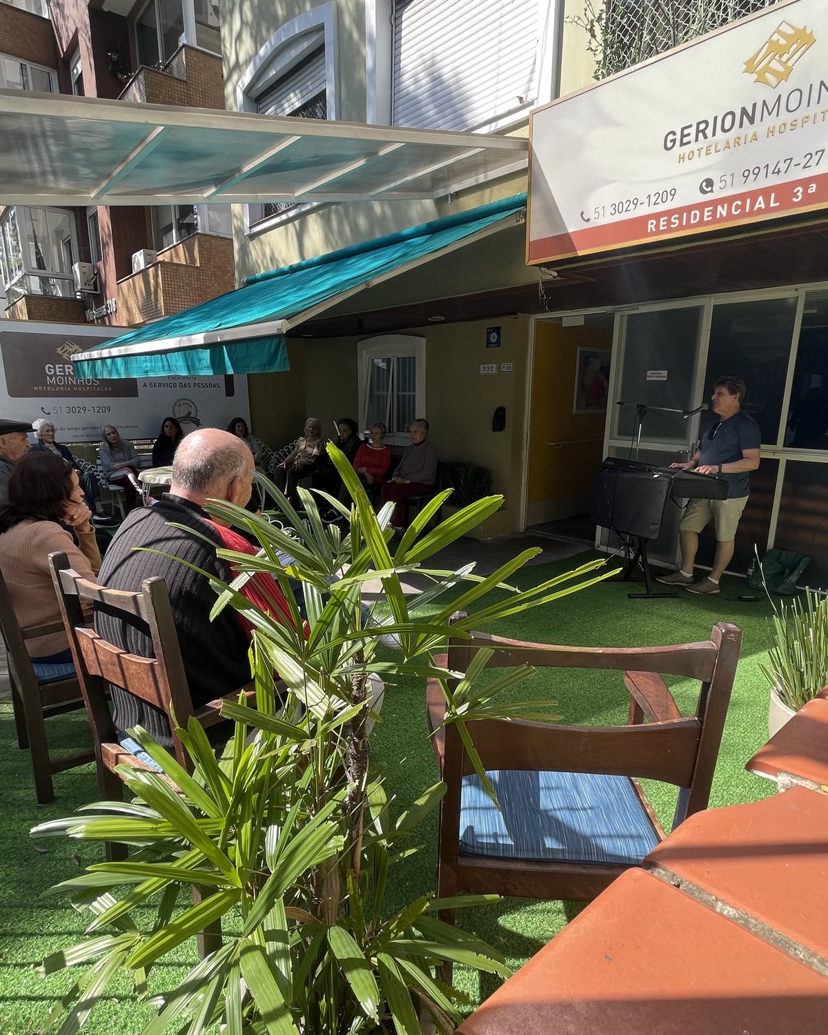 Fachada da Gerion Moinhos com o jardim